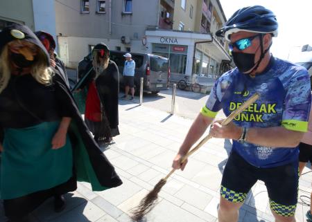 DEŽELAK CERKNICA 11 FOTO LJUBO VUKELIČ